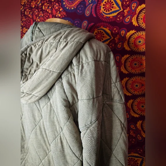 Quilted Olive Green Hooded Jacket - Picture 9 of 9